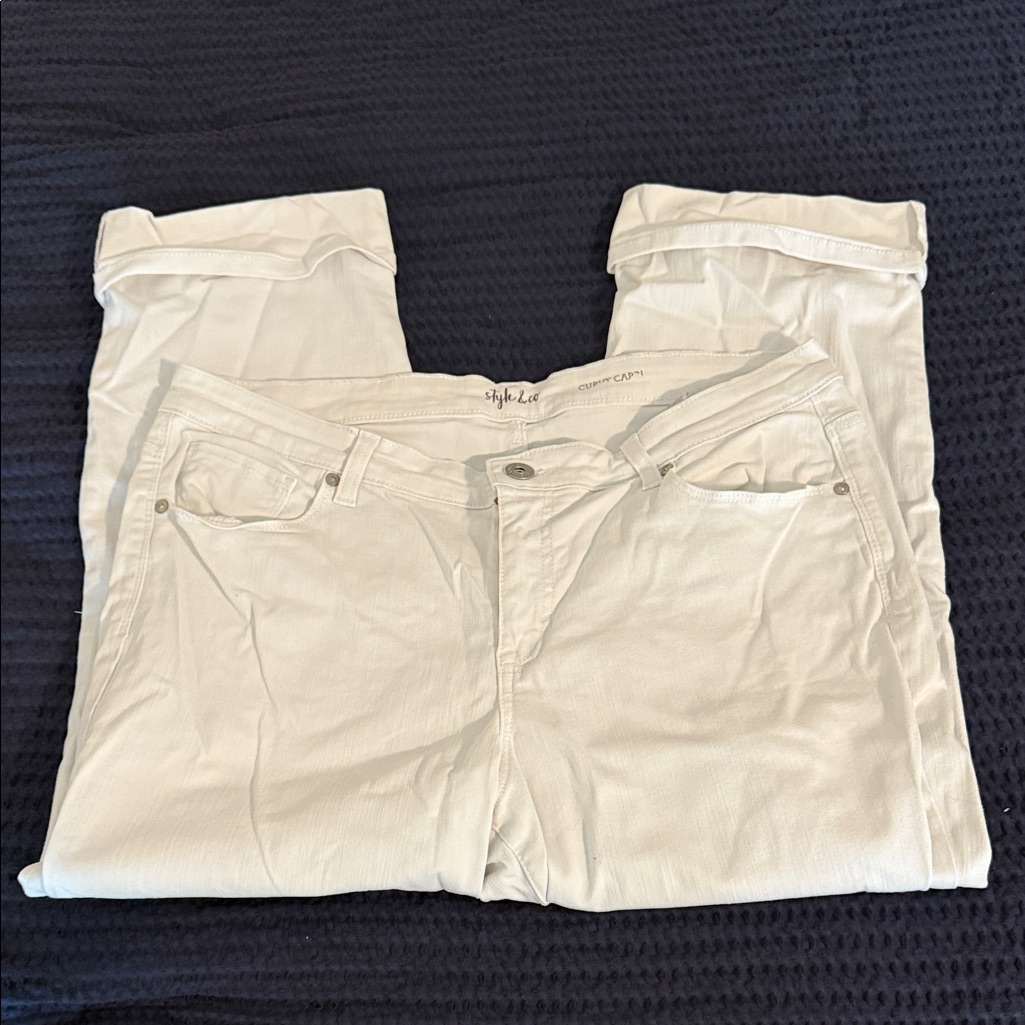 Style  Co Crisp White Cuffed Capri Jeans